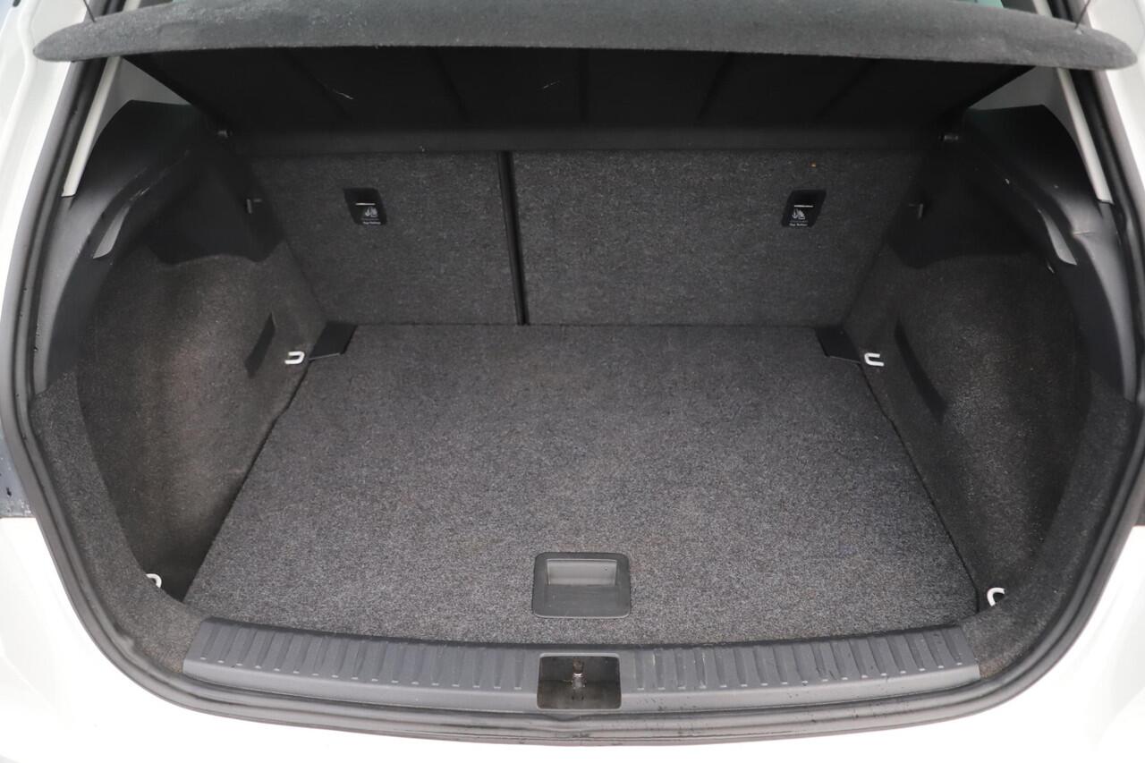 Seat Arona 1.0 TSI Style Business Intense 95PK Keyless Adaptive Cruise Navigatie Achteruitrijcamera Carplay Android Climate Control 16 inch LMV