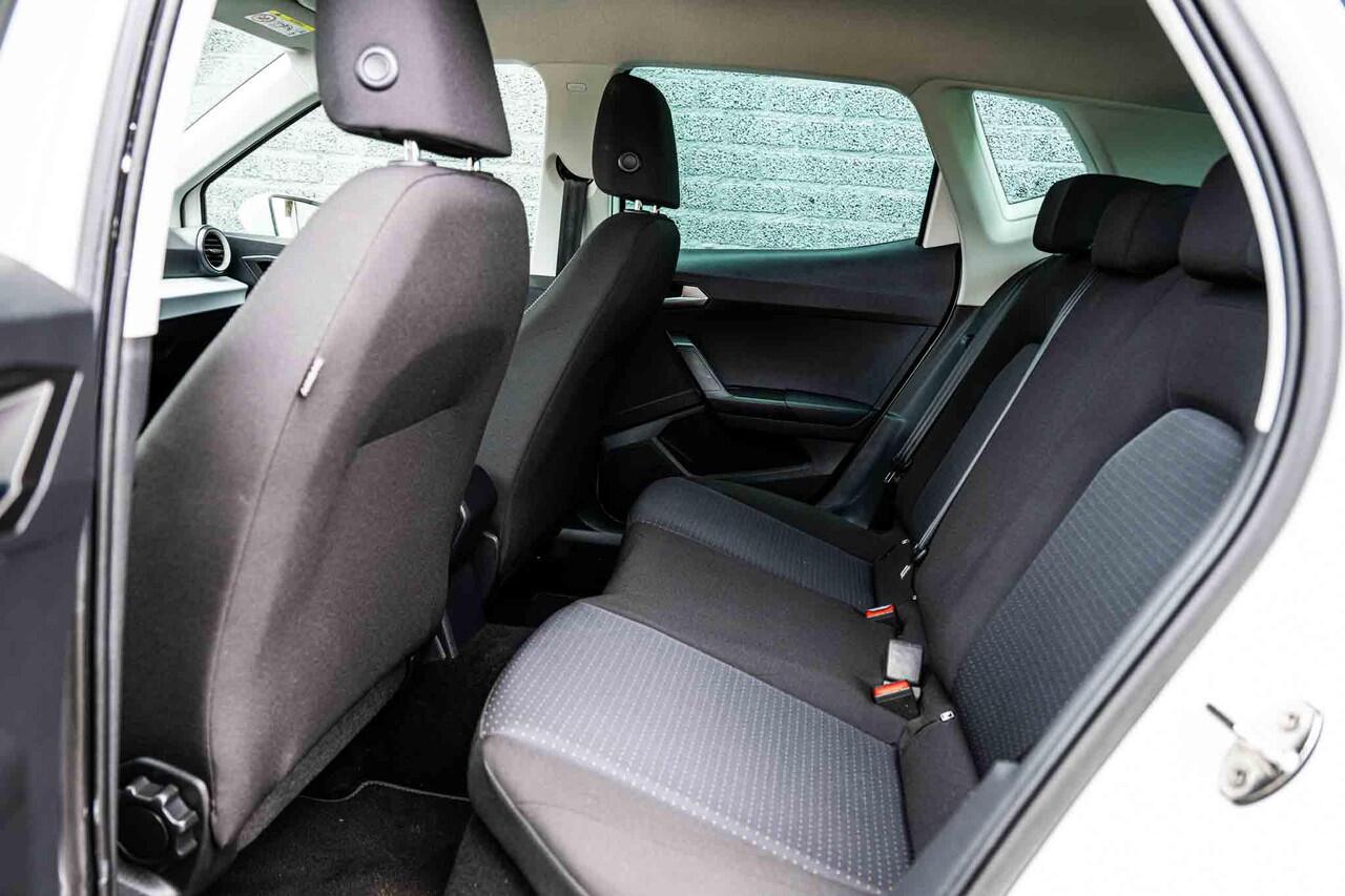 Seat Arona 1.0 TSi 110 pk DSG-7 Style Business Intense | Trekhaak | Stoelverwarming | Virtual Cockpit