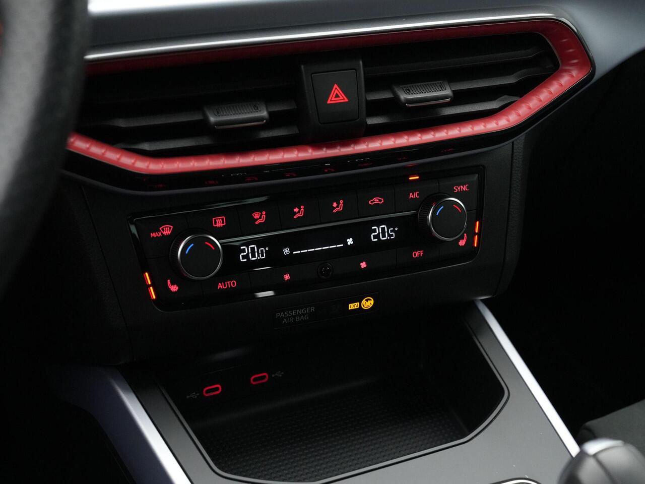 Seat Arona 1.0 TSI 110 pk DSG FR Business Intense | Trekhaak | Leder/alcantara | Achteruitrijcamera | Stoelverwarming | Adaptive Cruise