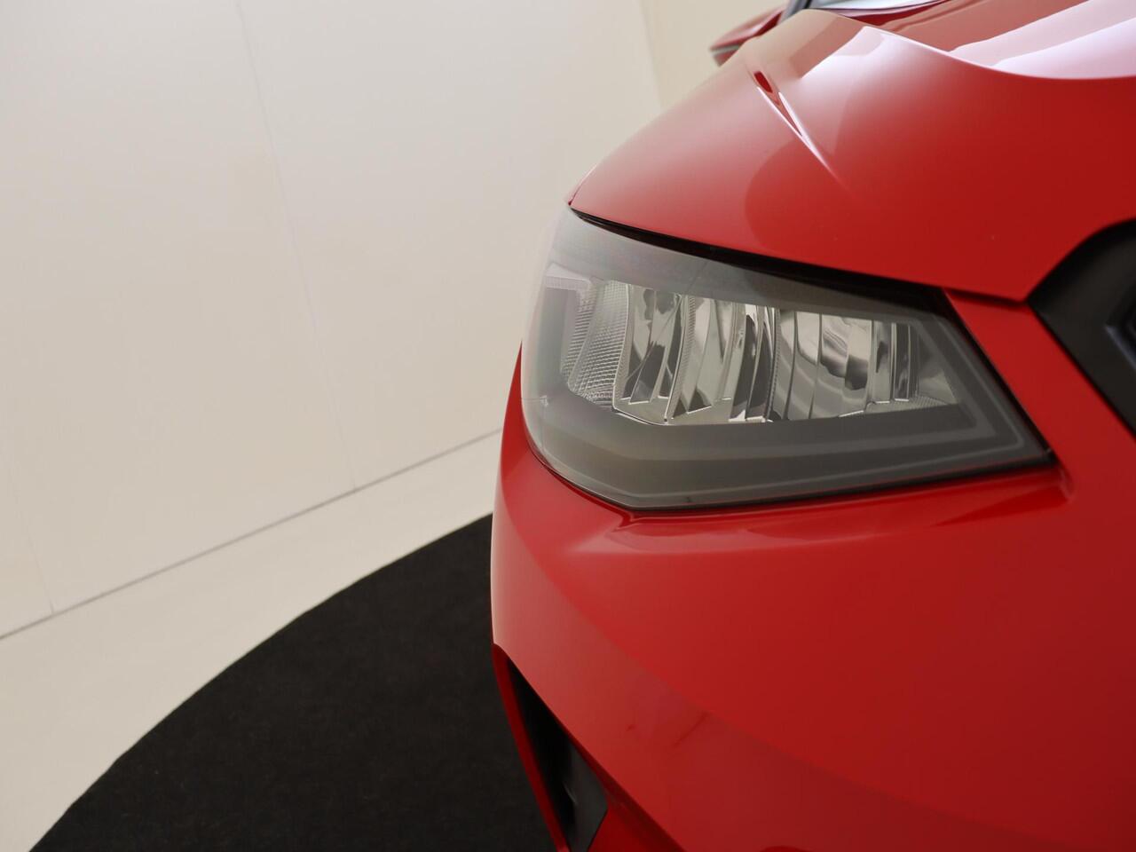 Seat Arona 1.0 TSI Style | Stoelverwarming | CarPlay | Elektrisch inklapbare buitenspiegels | Cruise control | Lane- en frontassist | Airco |