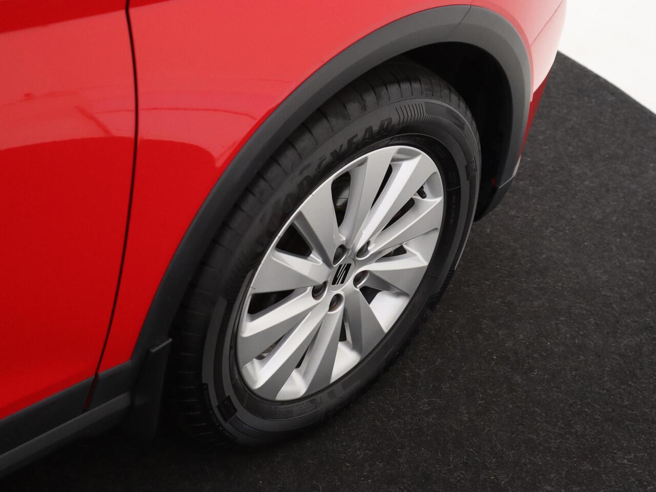 Seat Arona 1.0 TSI Style | Stoelverwarming | CarPlay | Elektrisch inklapbare buitenspiegels | Cruise control | Lane- en frontassist | Airco |