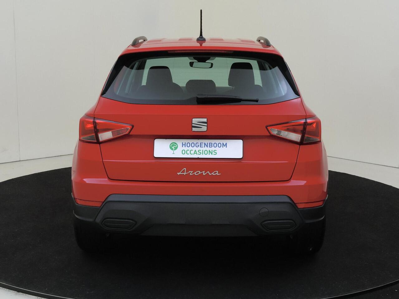 Seat Arona 1.0 TSI Style | Stoelverwarming | CarPlay | Elektrisch inklapbare buitenspiegels | Cruise control | Lane- en frontassist | Airco |