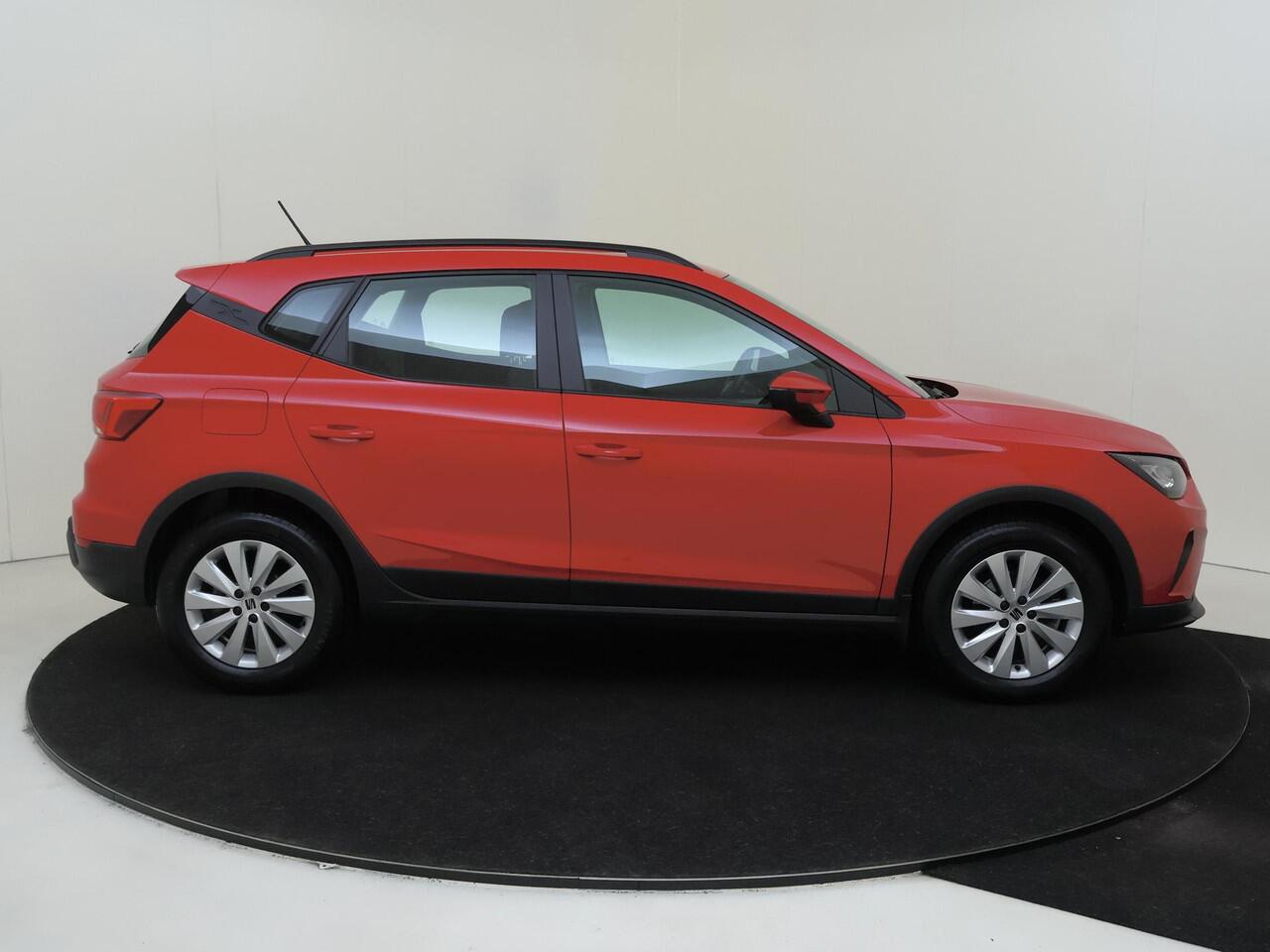 Seat Arona 1.0 TSI Style | Stoelverwarming | CarPlay | Elektrisch inklapbare buitenspiegels | Cruise control | Lane- en frontassist | Airco |