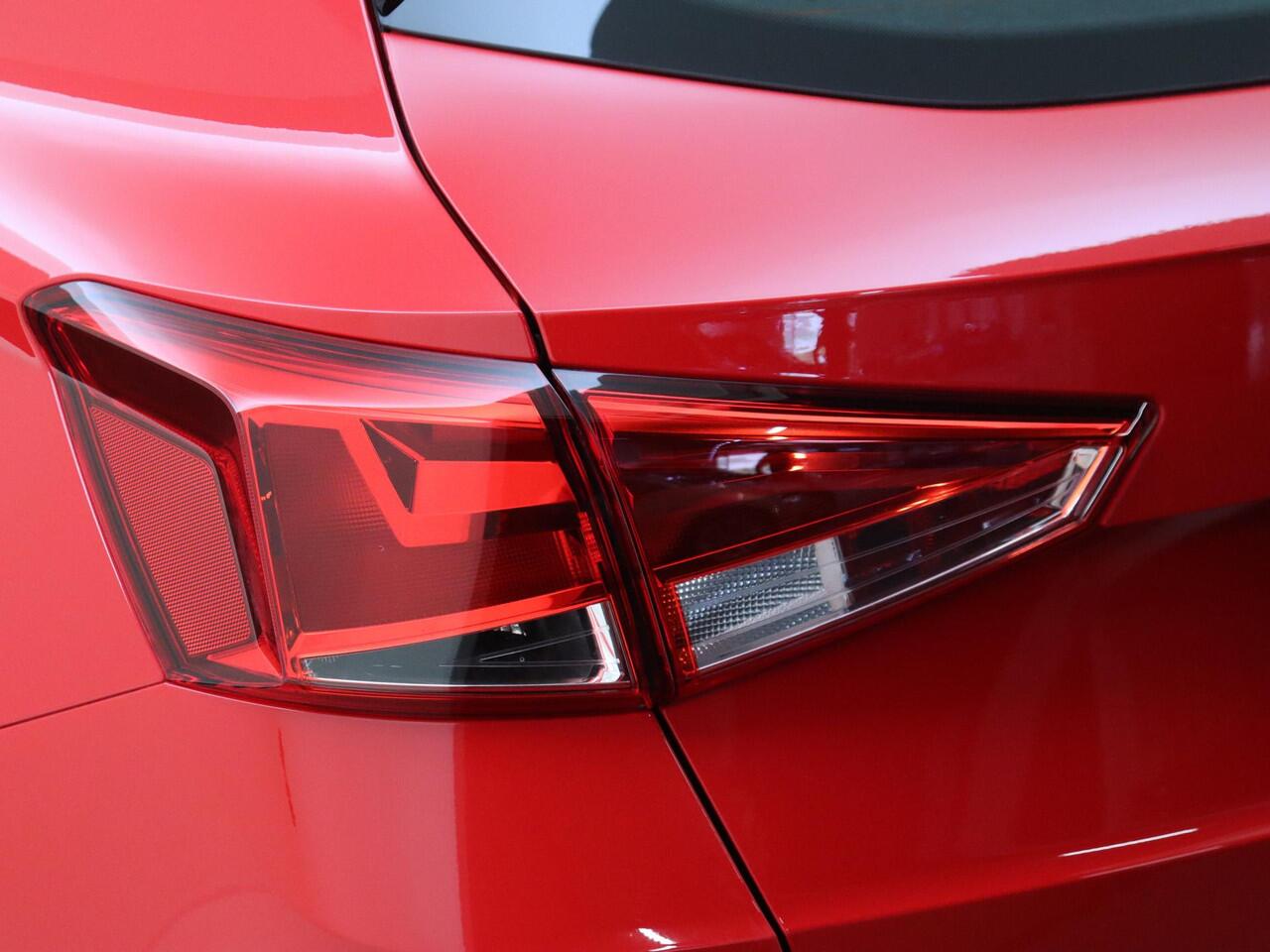 Seat Arona 1.0 TSI Style | Stoelverwarming | CarPlay | Elektrisch inklapbare buitenspiegels | Cruise control | Lane- en frontassist | Airco |