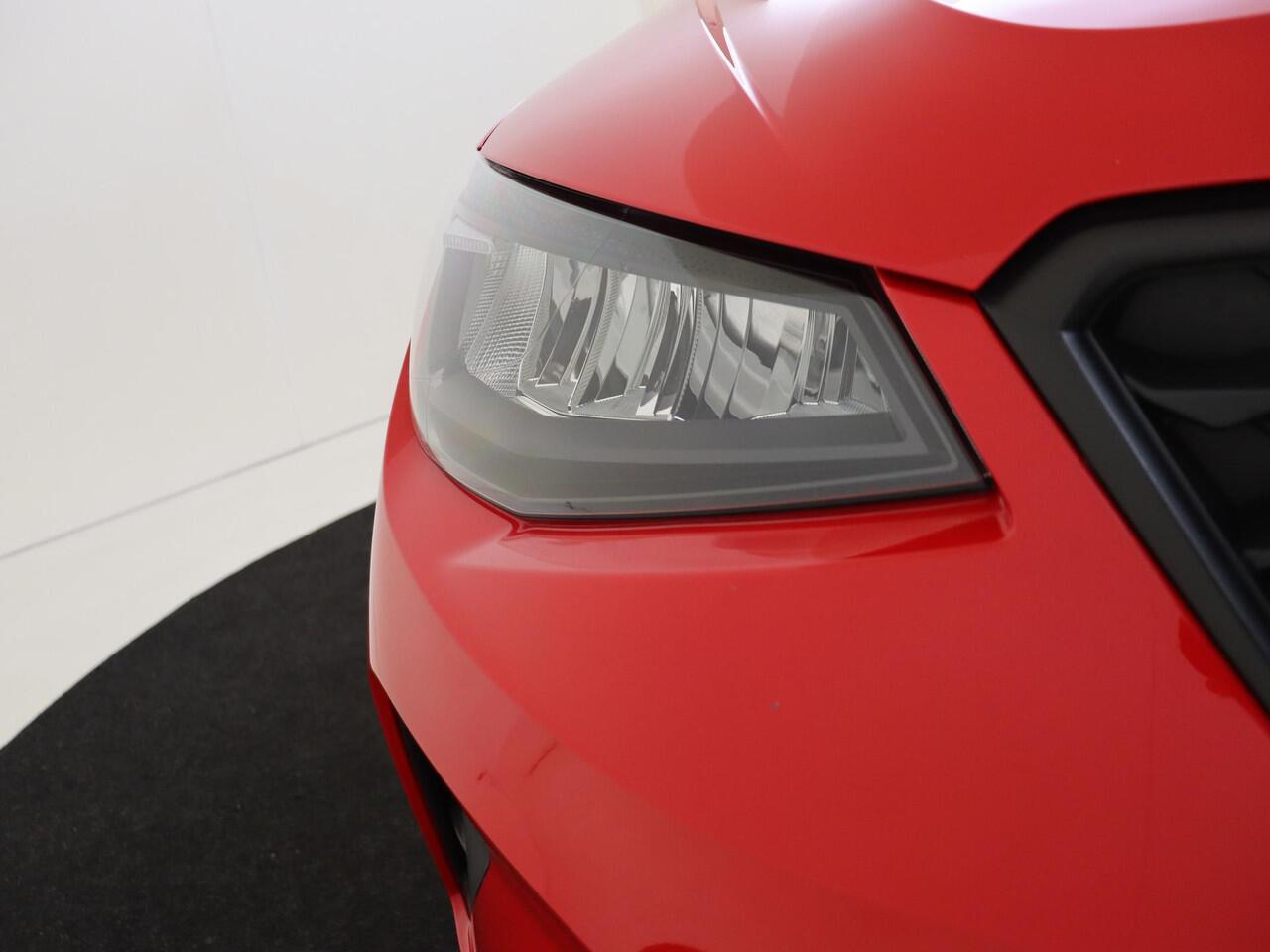 Seat Arona 1.0 TSI Style | Stoelverwarming | CarPlay | Cruise control | Climate control | Lane- en frontassist | Elektrisch inklapbare buitenspiegels | DAB radio |