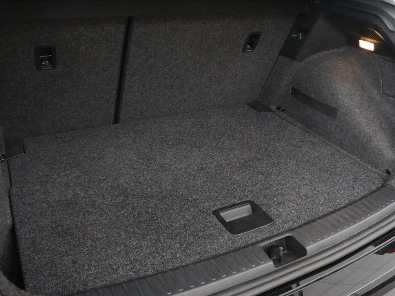 Seat Arona 1.0 TSI Style Intens | Stoelverwarming | Carplay | Virtual Cockpit | Navigatie | Full LED | Climate control | Parkeerhulp | DAB | Cruise control | Bluetooth | Getint glas