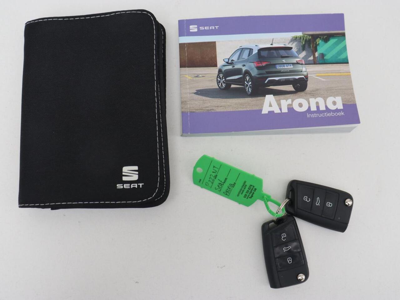 Seat Arona 1.0 TSI Style Intens | Stoelverwarming | Carplay | Virtual Cockpit | Navigatie | Full LED | Climate control | Parkeerhulp | DAB | Cruise control | Bluetooth | Getint glas