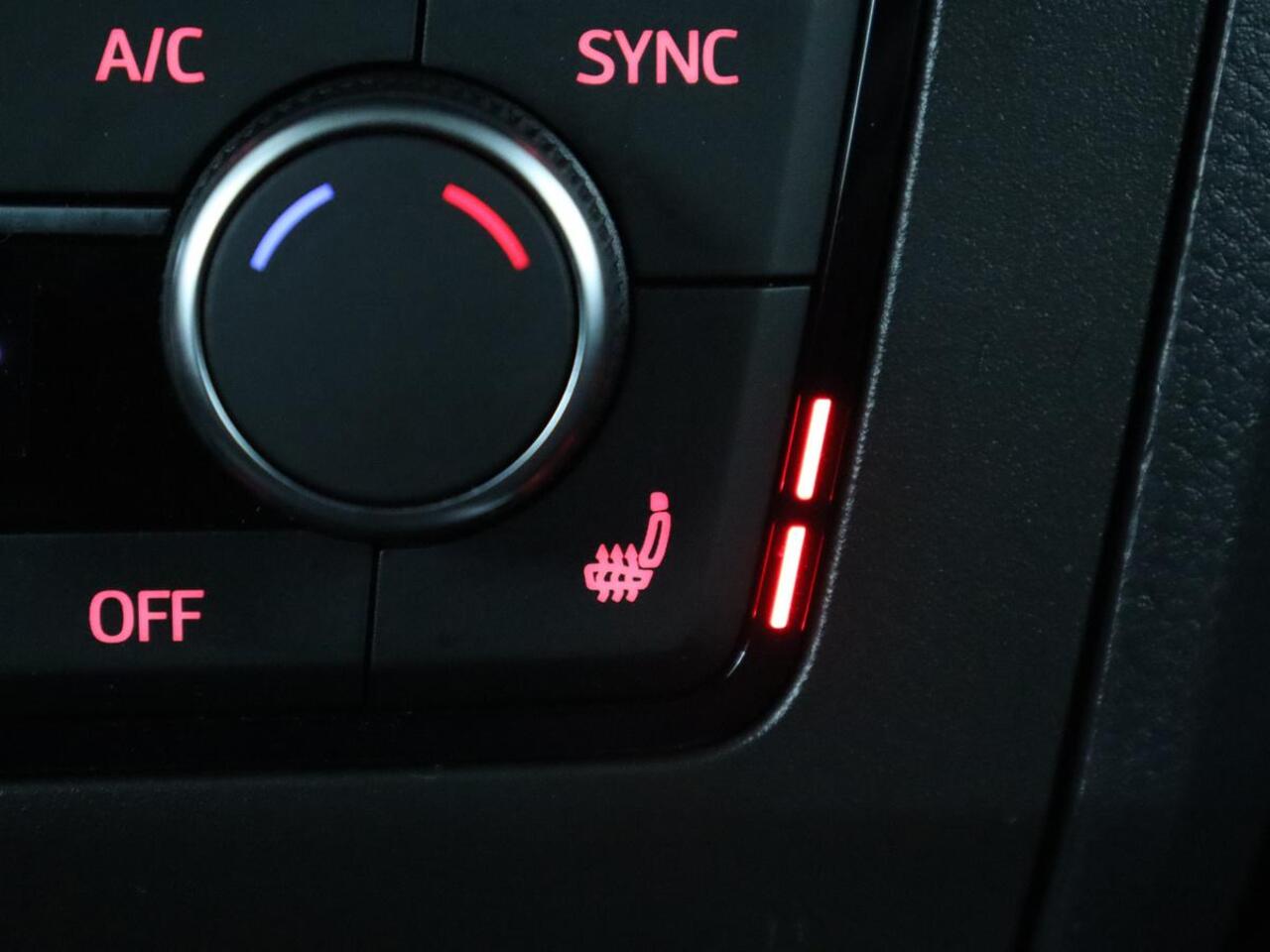 Seat Arona 1.0 TSI Style Intens | Stoelverwarming | Carplay | Virtual Cockpit | Navigatie | Full LED | Climate control | Parkeerhulp | DAB | Cruise control | Bluetooth | Getint glas