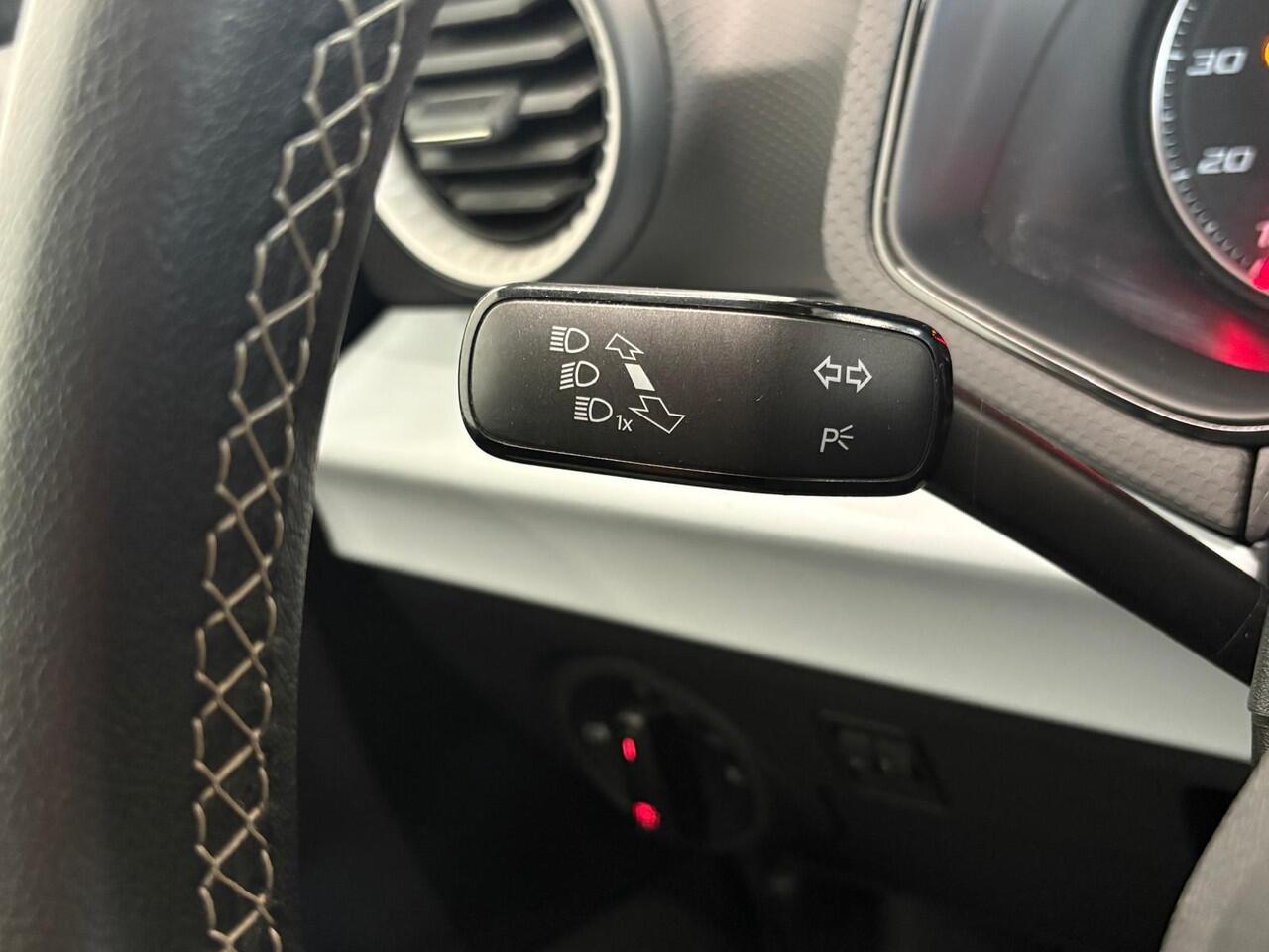 Seat Arona 1.0 TSI Style Business Connect Airco Navi Carplay Cruise Control PDC Achter