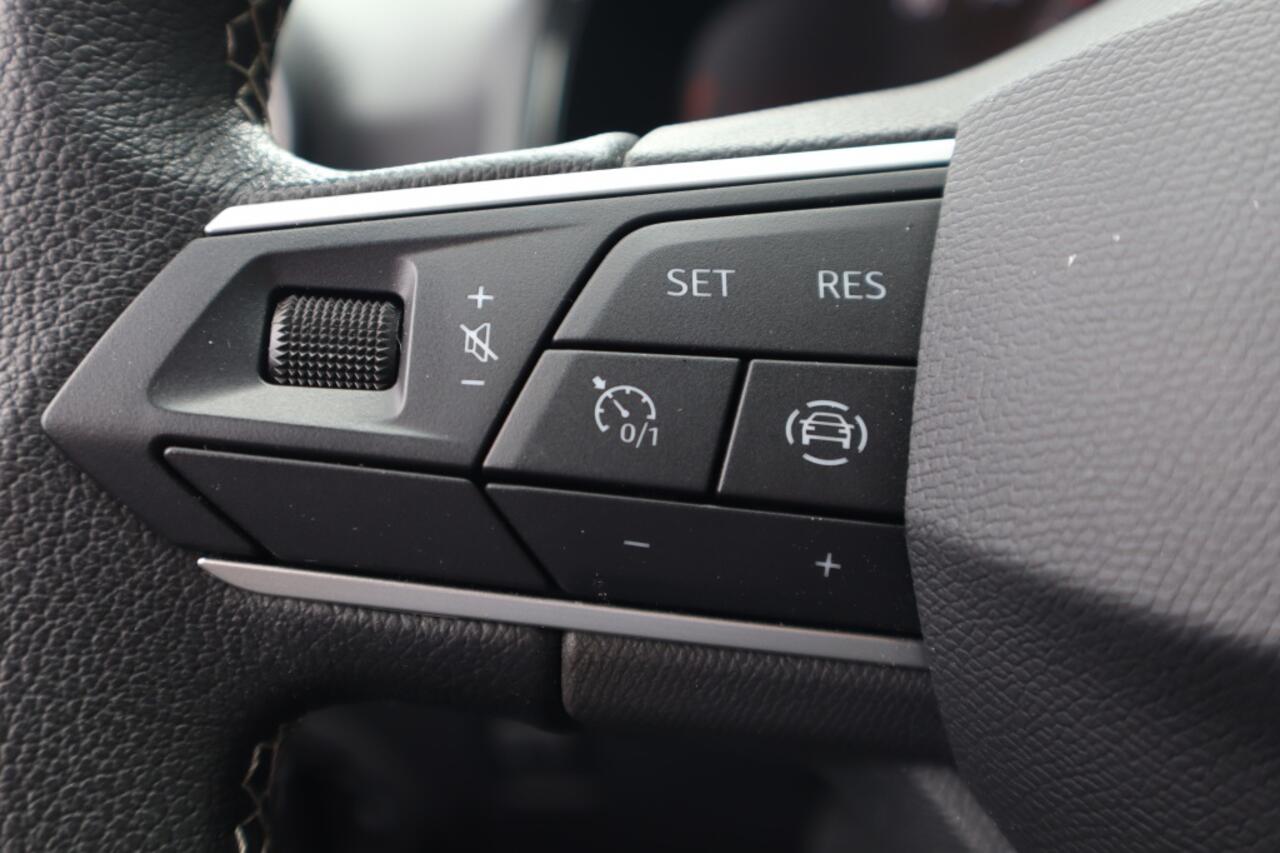 Seat Arona 1.0 TSI Style AllSeasons | Apple | AndroidAuto | Two-Tone