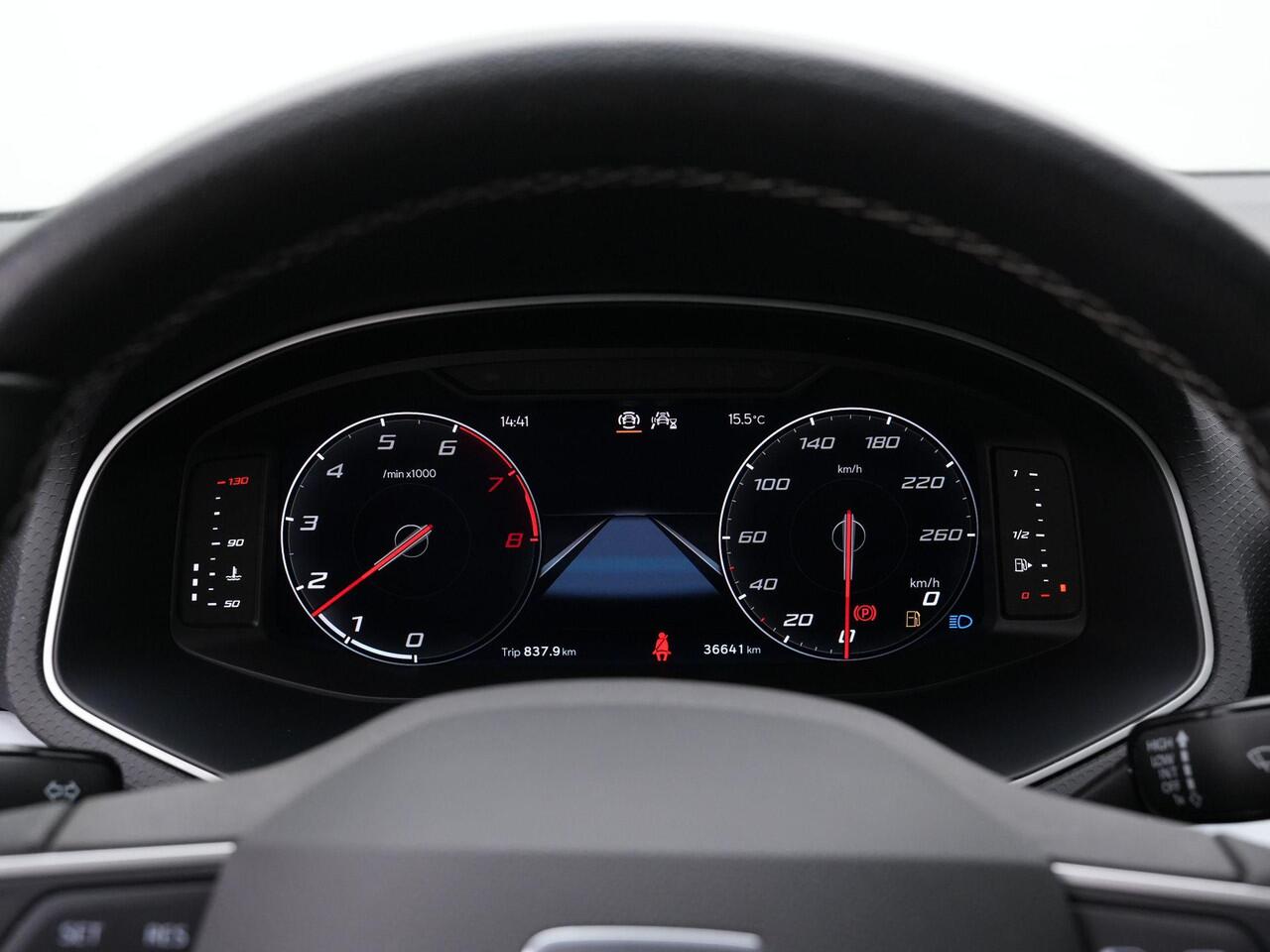 Seat Arona 1.0 TSI 95 pk Style Business Connect | Trekhaak | Stoelverwarming | Parkeersensoren achter