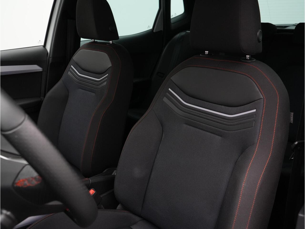 Seat Arona 1.0 95 pk TSI FR | Adaptive Cruise | Virtual Cockpit | Apple Carplay / Android auto | Parkeersensoren achter