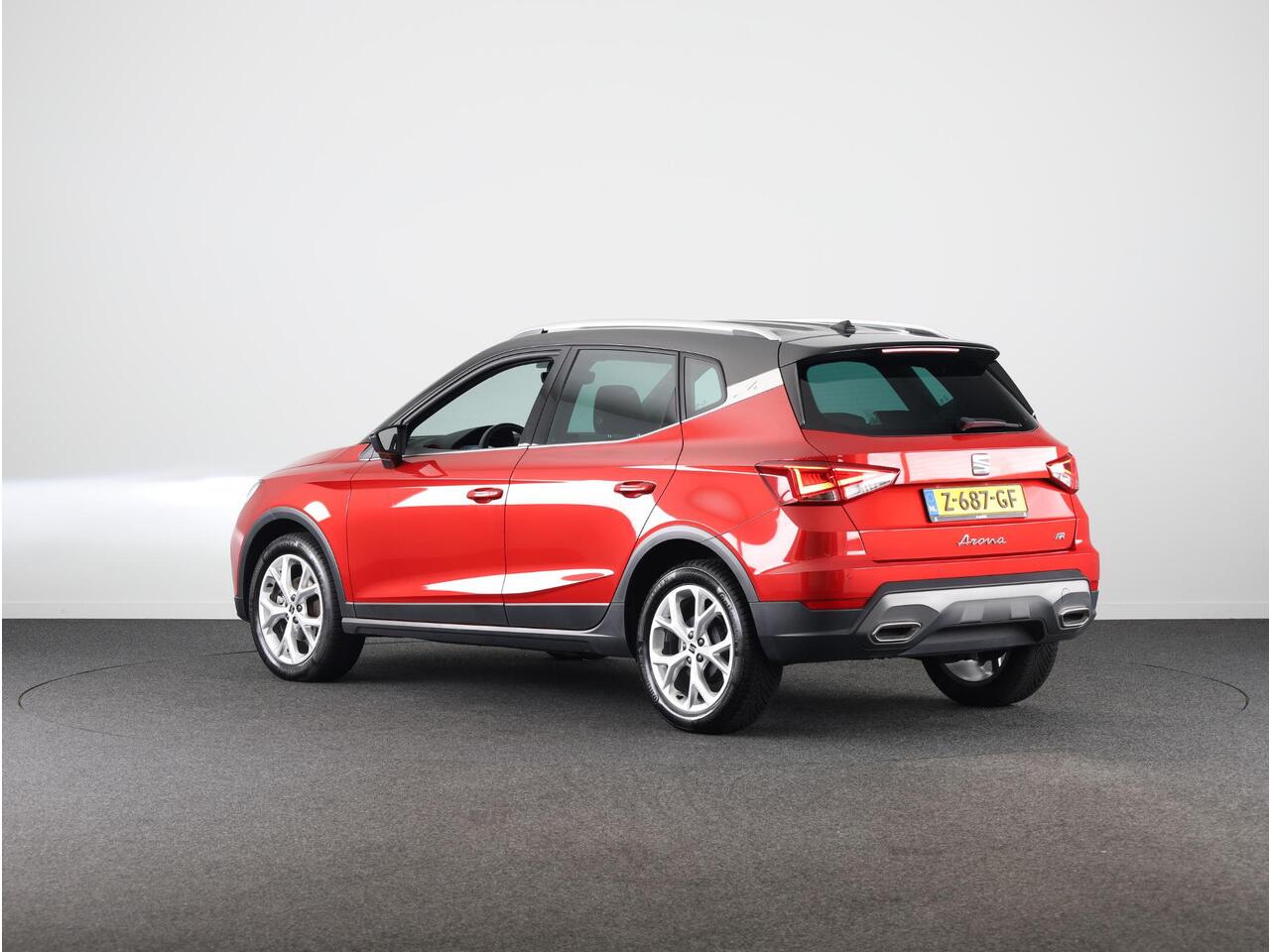 Seat Arona 1.0 TSI FR 95 pk | Private lease vanaf 461,-- | Verlengde garantie | Navigatie via App | Parkeersensoren achter | Cruise control | Apple Carplay/Android Auto | LED koplampen |
