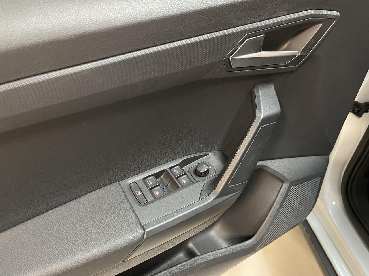 Seat Arona 1.0 TSI Style 16"/Apple Carplay & Android Auto/PDC/LED