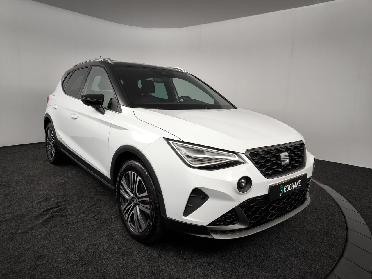 Seat Arona 1.0 EcoTSI Style Business Connect | Camera | Adaptieve cruise | Navigatie | AppleCarplay AndroidAuto | 17"lichtmetaal |