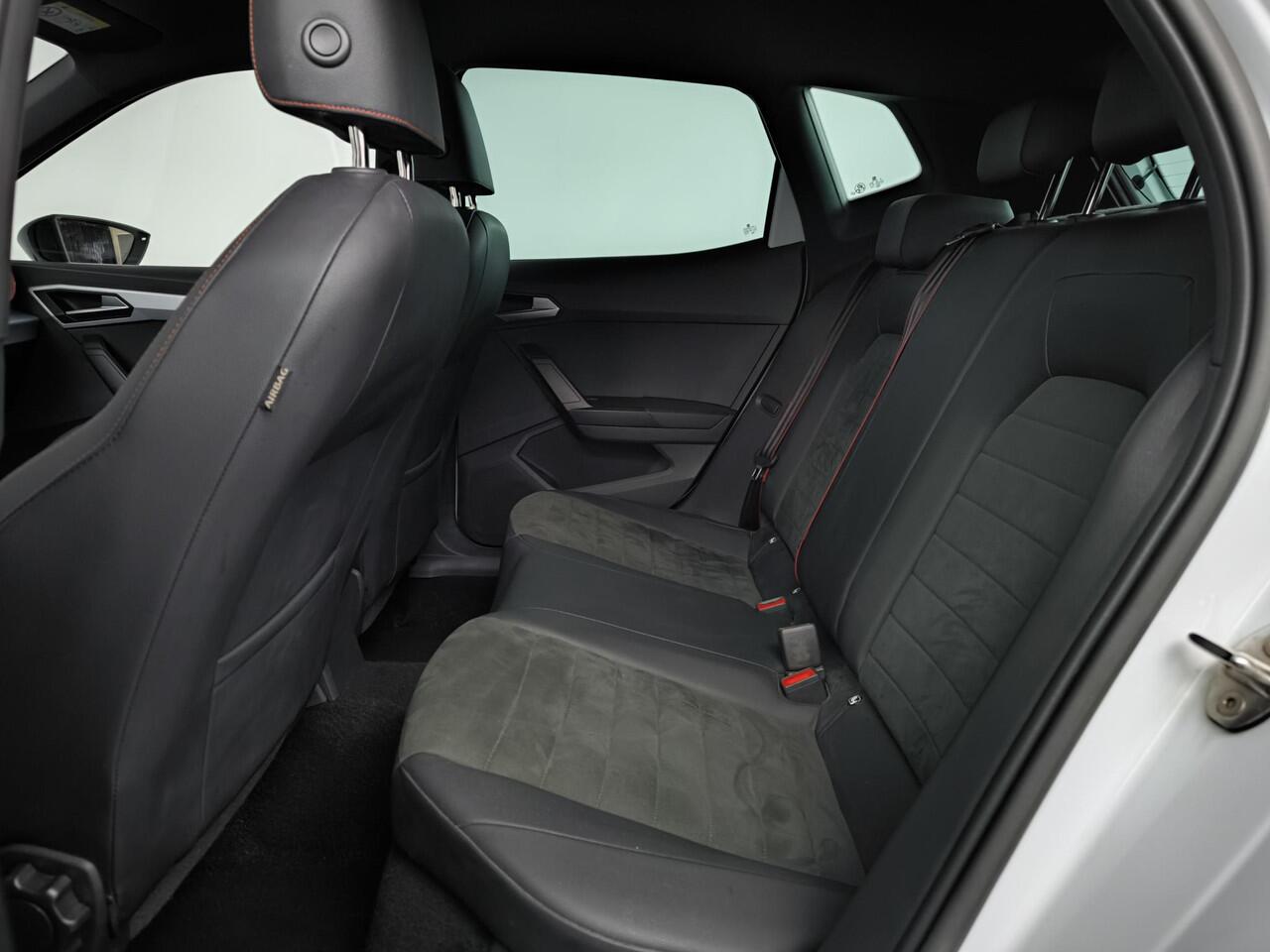 Seat Arona 1.0 EcoTSI Style Business Connect | Camera | Adaptieve cruise | Navigatie | AppleCarplay AndroidAuto | 17"lichtmetaal |