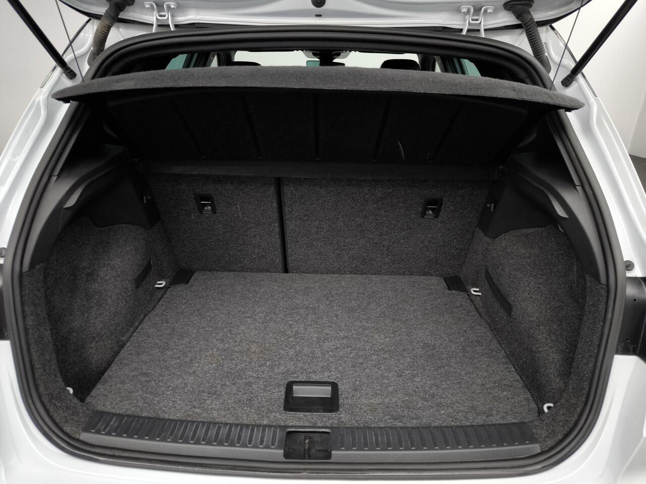 Seat Arona 1.0 EcoTSI Style Business Connect | Camera | Adaptieve cruise | Navigatie | AppleCarplay AndroidAuto | 17"lichtmetaal |