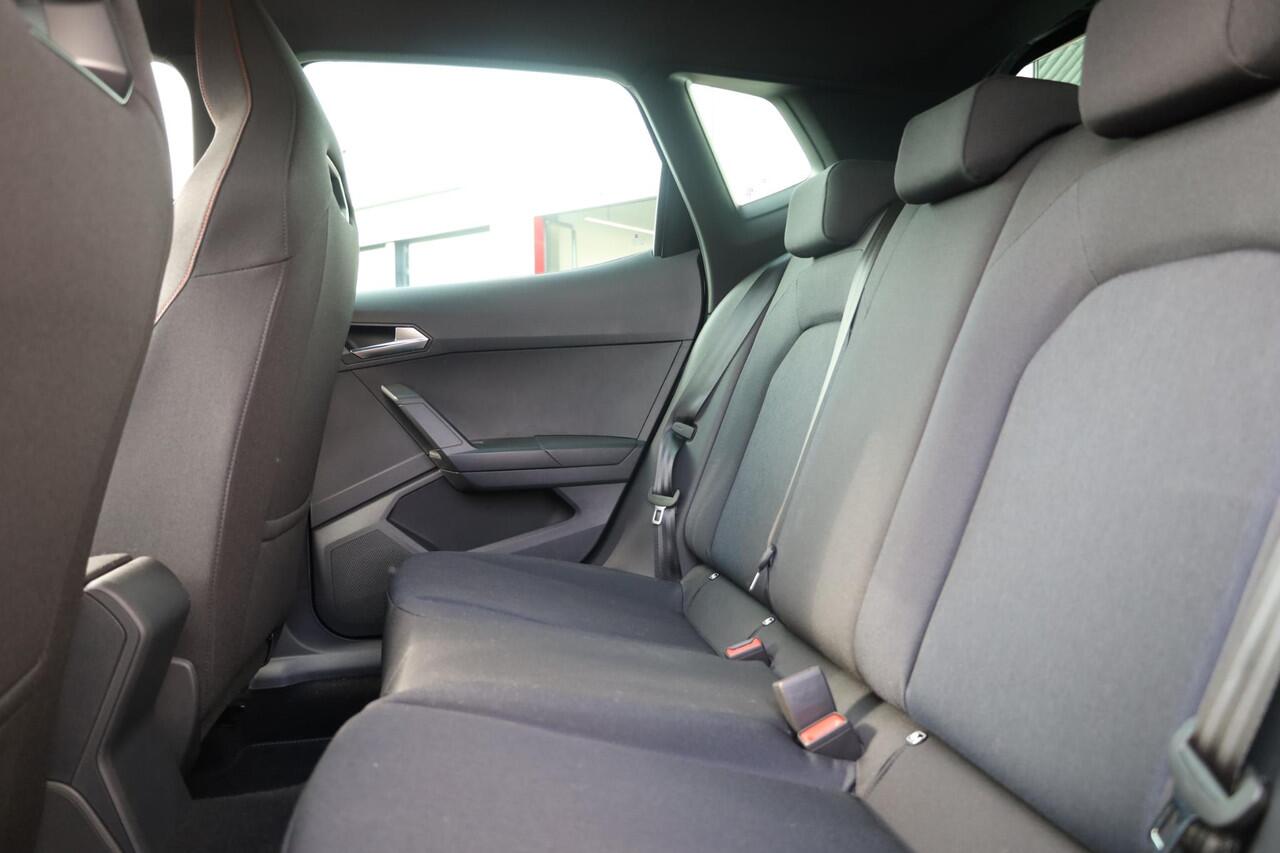 Seat Arona 1.0 EcoTSI FR Business Connect 95PK / 70kW Keyless start + entry, adaptieve cruise control met Stop&Go, elektrisch verstel- en inklapbare buitenspiegels, Apple Carplay / Android Auto, DAB+, achteruitrijcamera (rear view), parkeersensoren voor en achter, 1