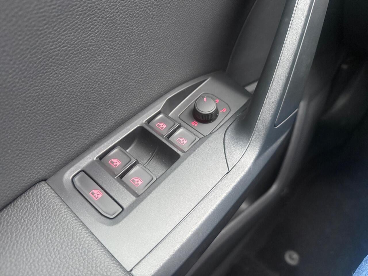 Seat Arona 1.0 EcoTSI Style Business Connect | Camera | Apple Carplay/Android Auto | Cruise Control | Keyless | Climate Control |