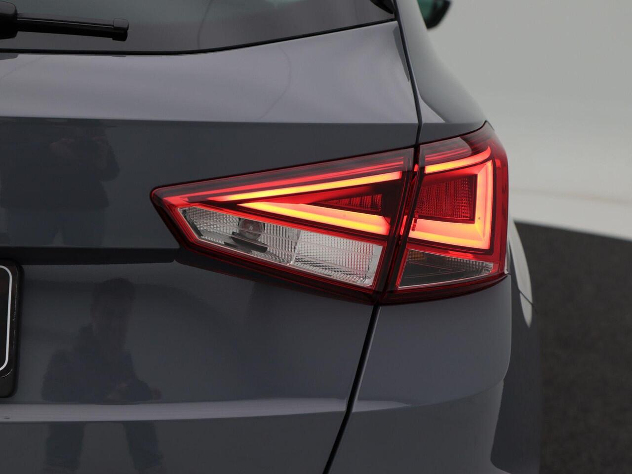 Seat Arona Style Business Connect 1.0 TSI 115 PK | Automaat | Stoelverwarming | Parkeersensoren | Apple carplay / Android auto