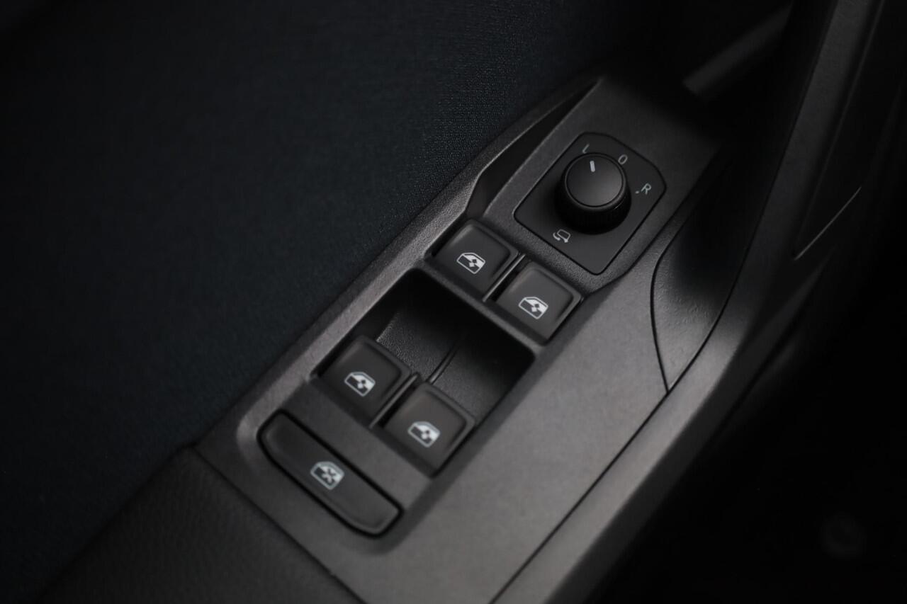 Seat Arona 1.0 EcoTSI Style Business Connect 115PK / 85kW DSG, LED koplampen, parkeersensoren voor en achter (pdc), achteruitrijcamera (rear view), Safe & Driving Pack M (adaptive cruise control, multi-collision brake, grootlichtassistent), 17" 'Dynamic Machined' LM