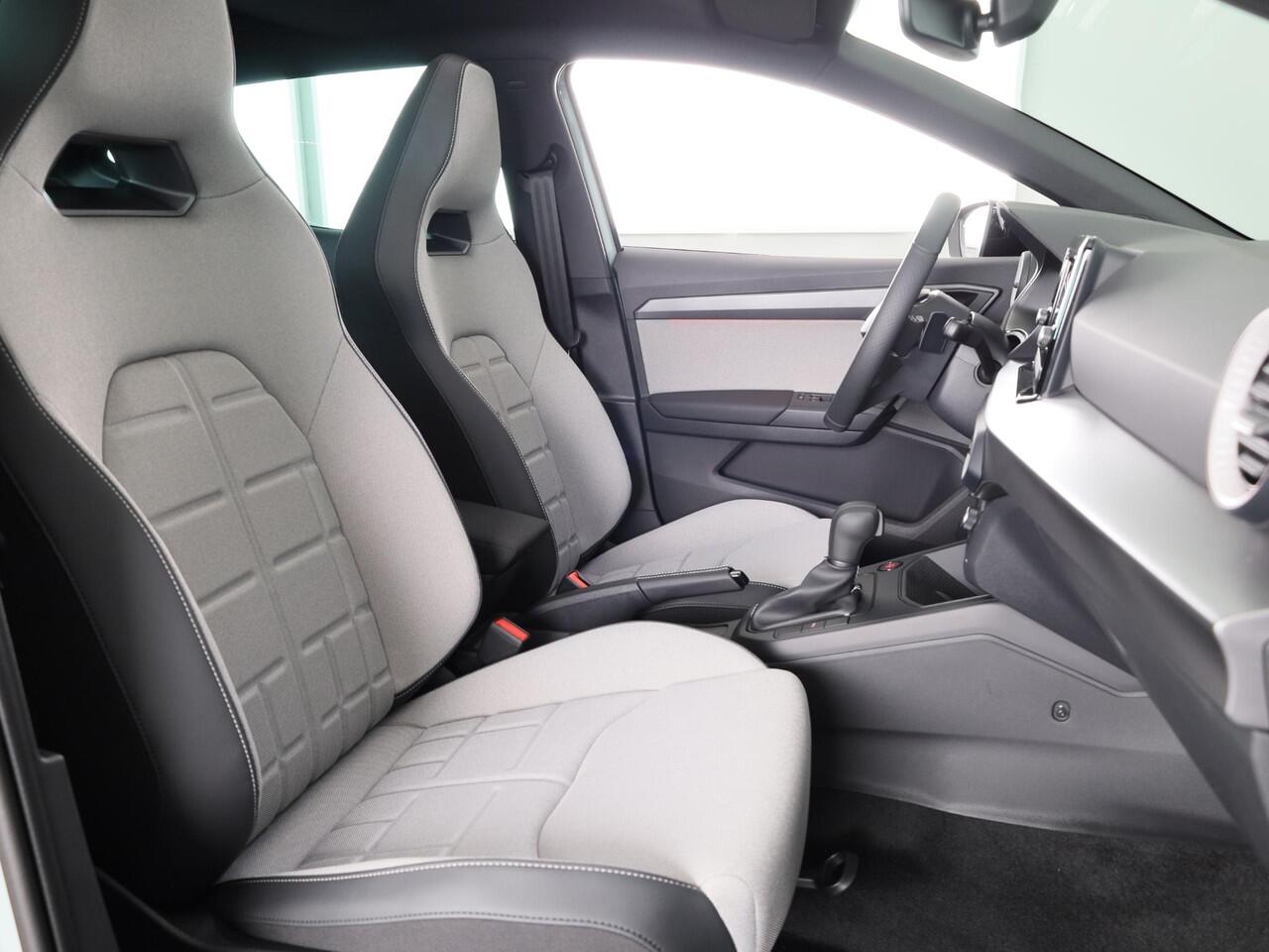 Seat Arona FR Business Connect 1.0 EcoTSI 70 kW / 95 PK SUV 5 | Bucket Seats | 18 inch Velgen 'Performance Machined' | Stoelverwarming | Adaptive Cruise Control | Achteruitrij Camera | Sensoren V+A