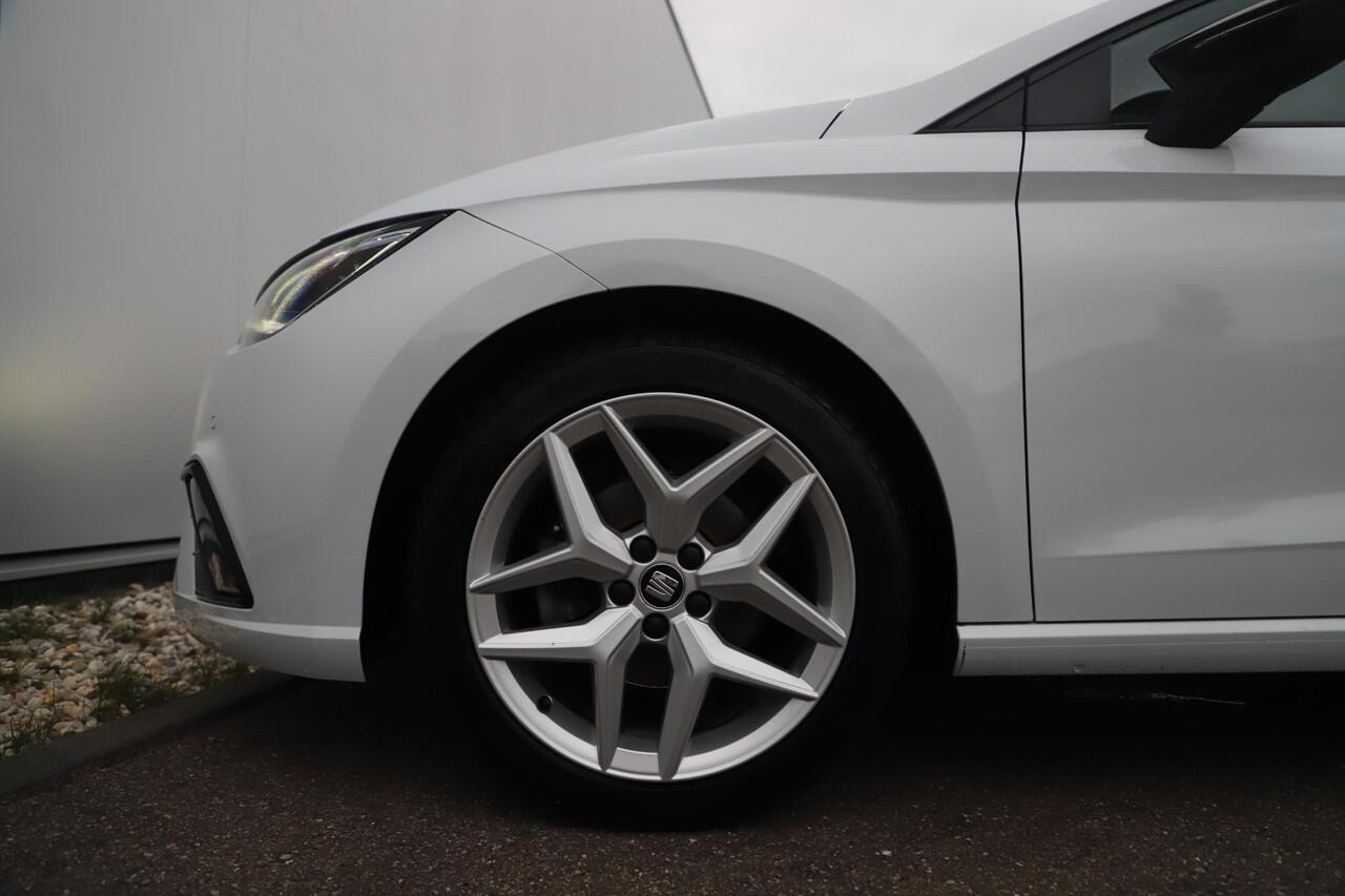 Seat IBIZA 1.5 TSI EVO FR Business Intense 150PK ! Full LED 17 inch LMV Sfeerverlichting Navigatie Achteruitrijcamera Carplay Android Clima Cruise PDC Getint Glas