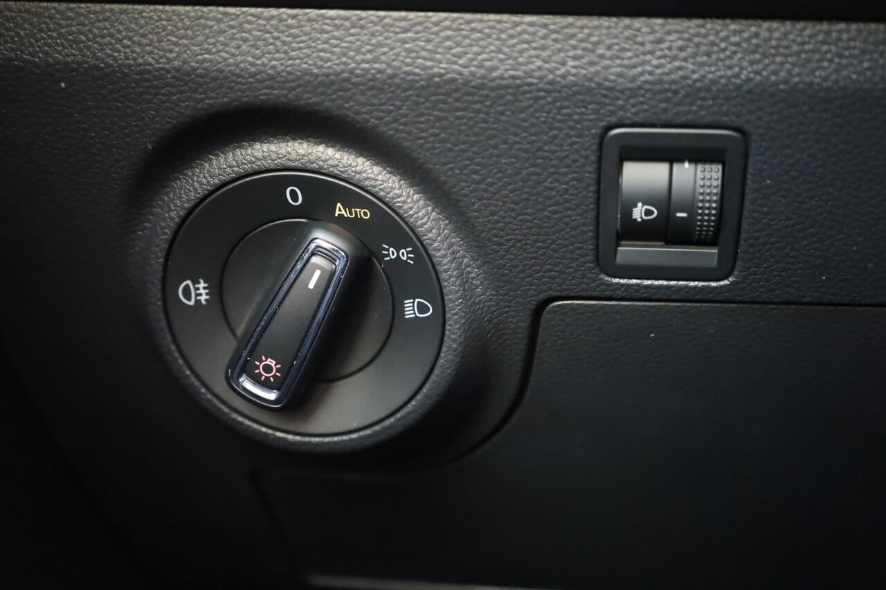 Seat IBIZA 1.0 TSI Style 95PK / 70kW, NL auto 1e eigenaar door ons geleverd en onderhouden, parkeersensoren, bluetooth, cruise control, lederen multifuntioneel stuurwiel