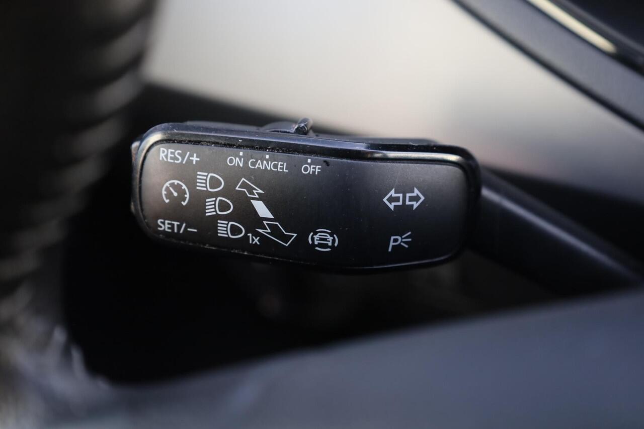 Seat IBIZA 1.0 TSI Style 95PK / 70kW, NL auto 1e eigenaar door ons geleverd en onderhouden, parkeersensoren, bluetooth, cruise control, lederen multifuntioneel stuurwiel