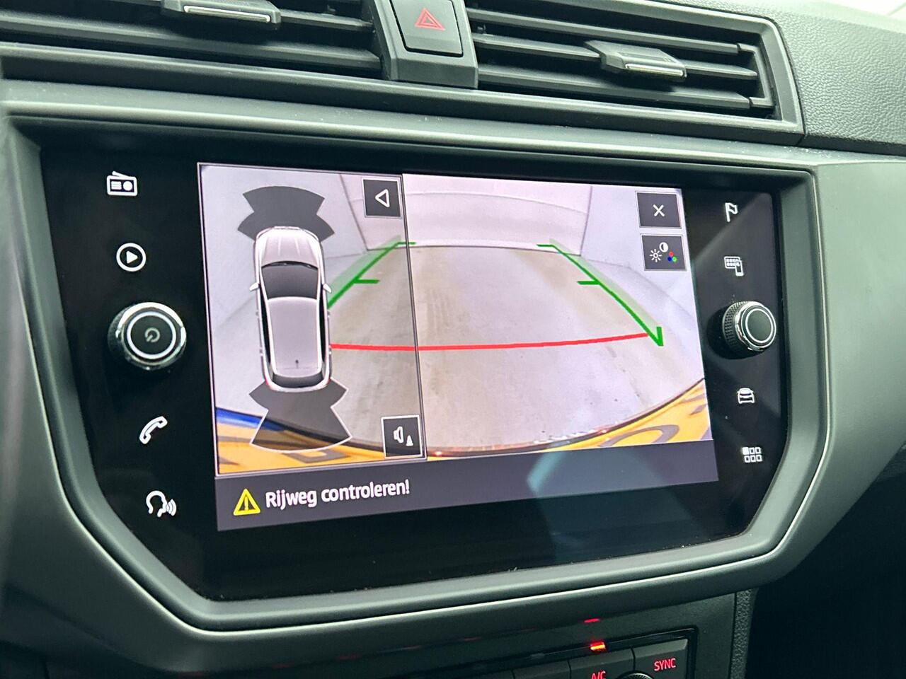 Seat IBIZA 1.0 TSI Style Business Intense Rijklaar incl. 12 mnd Garantie! Airco ECC Navi Carplay Cruise Control PDC Achter + Camera LM Velgen 15" LM Velgen Armsteun