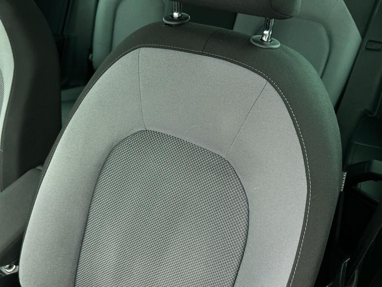 Seat IBIZA 1.0 TSI Style Business Intense Rijklaar incl. 12 mnd Garantie! Airco ECC Navi Carplay Cruise Control PDC Achter + Camera LM Velgen 15" LM Velgen Armsteun