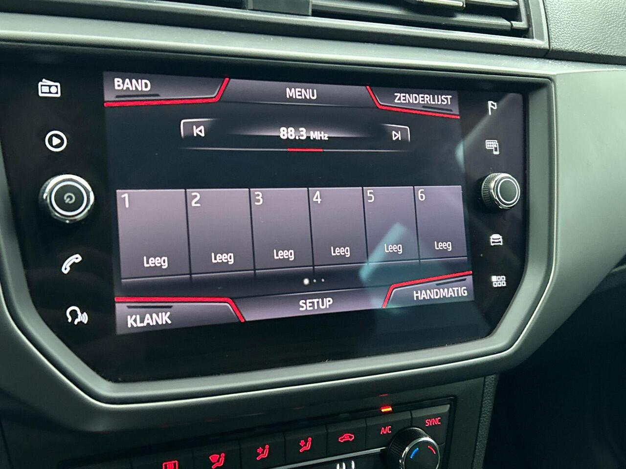 Seat IBIZA 1.0 TSI Style Business Intense Rijklaar incl. 12 mnd Garantie! Airco ECC Navi Carplay Cruise Control PDC Achter + Camera LM Velgen 15" LM Velgen Armsteun