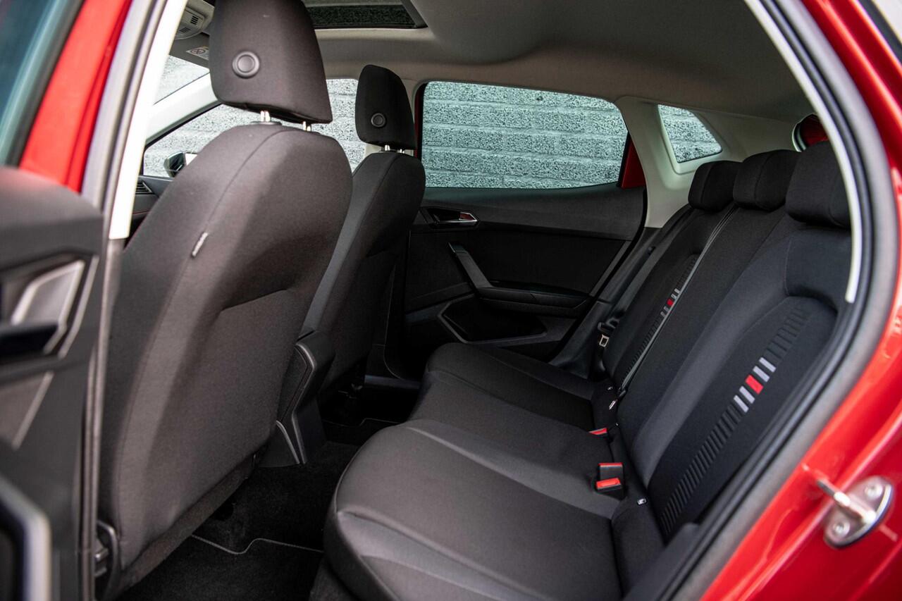 Seat IBIZA 1.0 TSi 95 pk FR Business Intense | Panoramadak | 18" Bi-Color | Afneembare Trekhaak