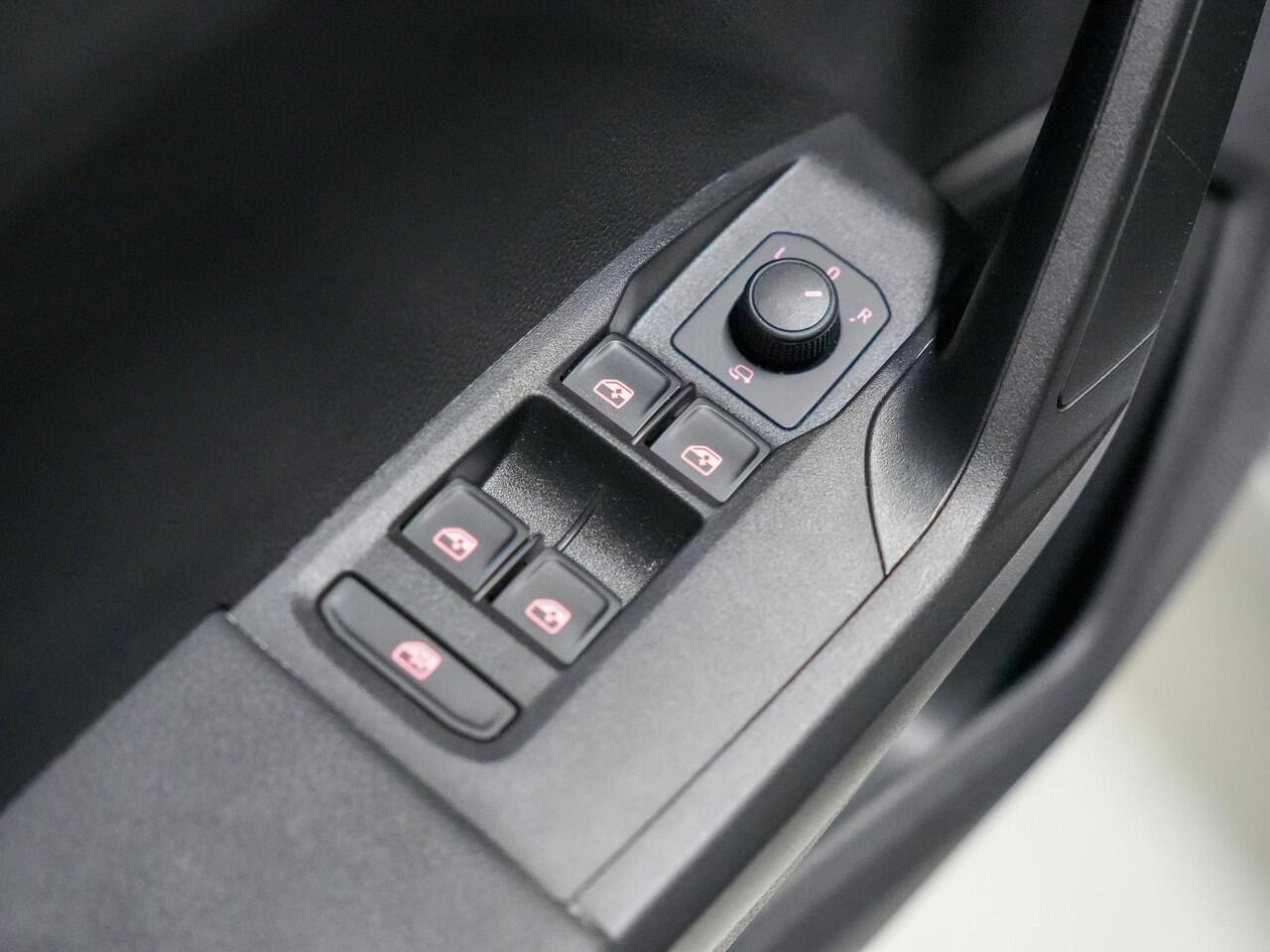 Seat IBIZA 1.0 MPI Reference |VOL!|stoelvrm|clima|carplay|park