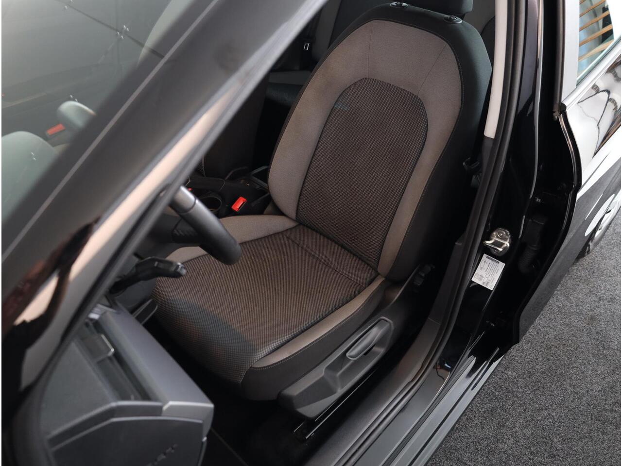 Seat IBIZA 1.0 TSI Style 95PK | Navigatie via app | Parkeersensoren | Airco |