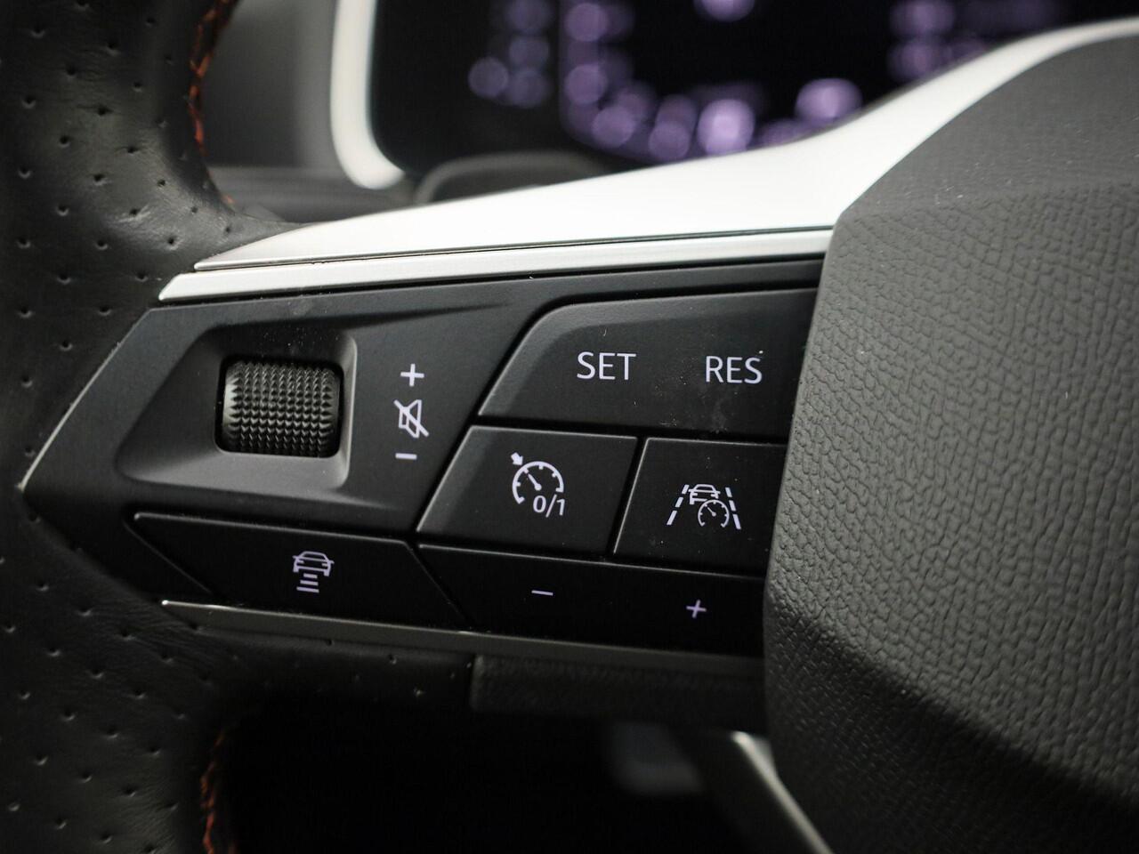 Seat IBIZA 1.0 EcoTS/110PK DSG FR Business Intense · Navigatie · Apple/Android Car Play · Camera + Parkeersensoren