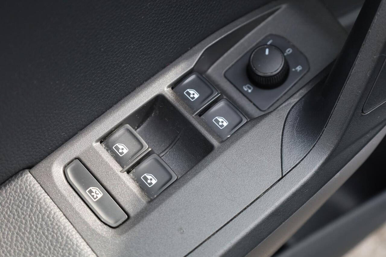 Seat IBIZA 1.0 EcoTSI FR PL ¤436 p/m* 70KW/95PK, navigatie grootbeeld, leder alcantara, cruise control, FR FULL Led, cruise control, parkeersensoren, multifunctioneel lederen stuurwiel, dealer onderhouden