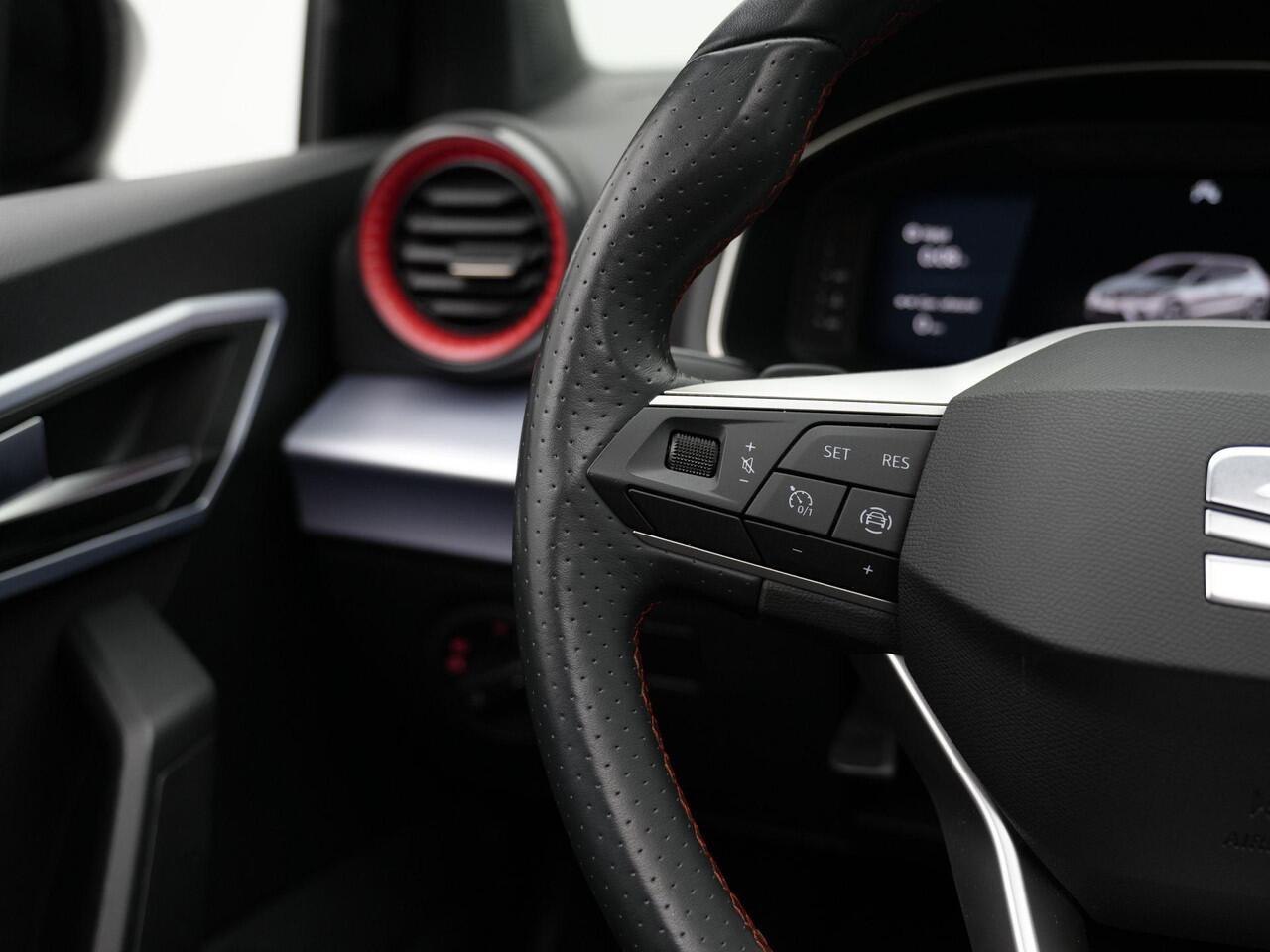 Seat IBIZA 1.0 EcoTSI 110 pk DSG FR Business Intense | Panoramadak | Achteruitrijcamera | Stoelverwarming | Navigatie