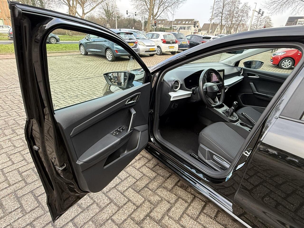 Seat IBIZA 1.0 EcoTSI Style Business Intense / Airco/ Navigatie/ Cruise/ Digitaal displ/ PDC/ Apple carplay/ LED/ LMV