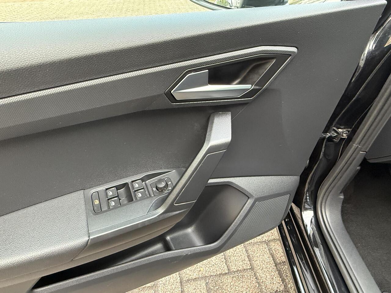 Seat IBIZA 1.0 EcoTSI Style Business Intense / Airco/ Navigatie/ Cruise/ Digitaal displ/ PDC/ Apple carplay/ LED/ LMV