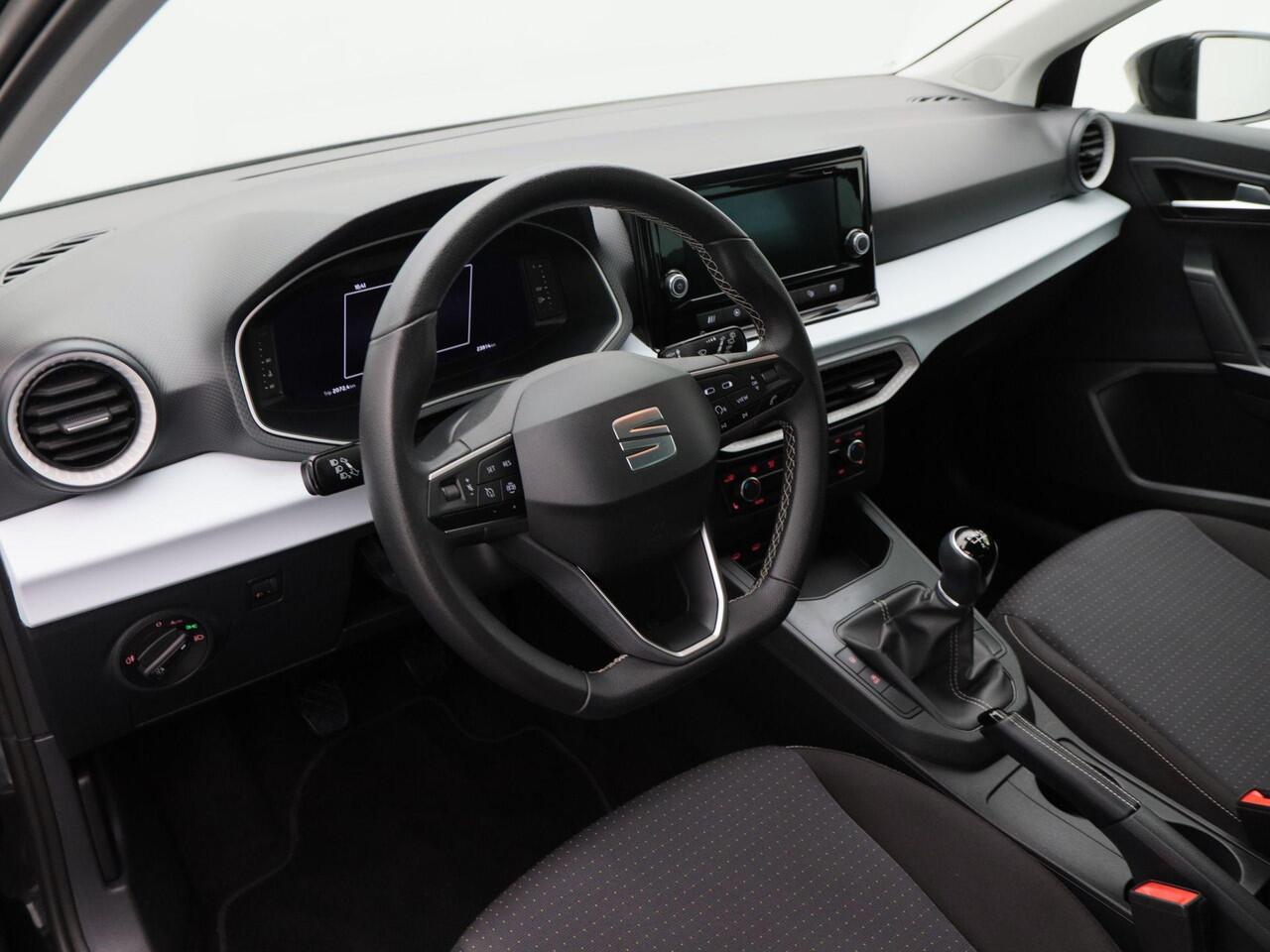 Seat IBIZA 1.0 EcoTSi 4.OH! Edition | Digitaal Dashboard | Stoelverwarming | CarPlay | Parkeersensoren | LED | 17 Inch | 23.914 Km!!