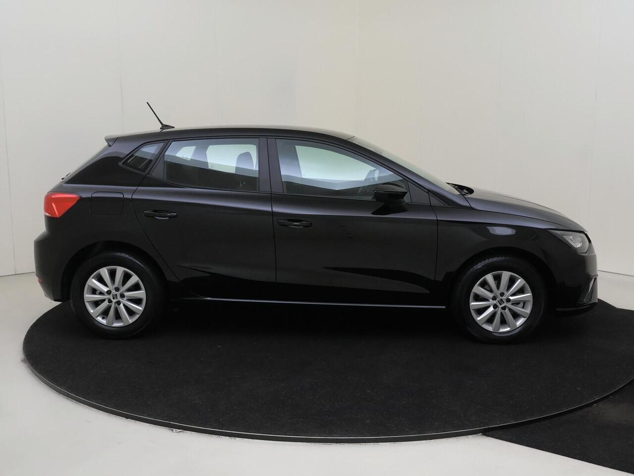 Seat IBIZA 1.0 EcoTSI Style Business Connect | CarPlay | Elektrisch inklapbare buitenspiegels | Cruise control | Digital cockpit | Climate control | Parkeersensoren achter |