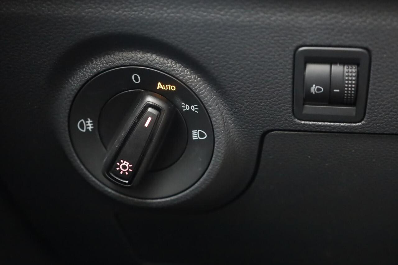 Seat IBIZA 1.0 EcoTSI Style 95PK / 70kW Apple Carplay & Android Auto, LED koplampen, cruise control, airco, volledig digitaal instrumentenpaneel (Virtual Cockpit), verkeerstekenherkenning, parkeersensoren achter, rijstrook behoud assistent, 15'' LMV 'Enjoy'