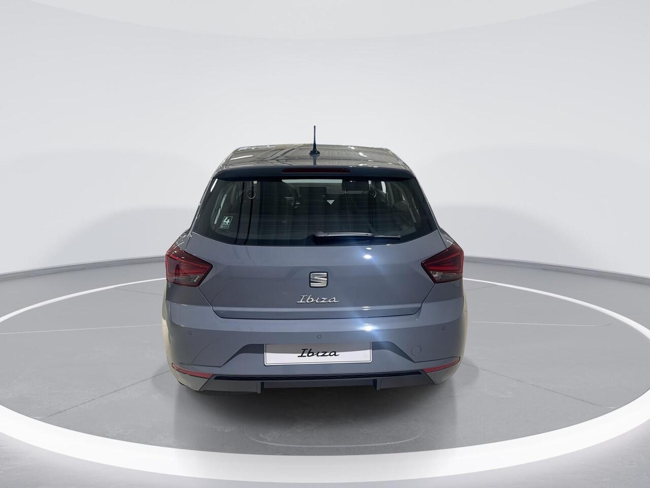 Seat IBIZA Style 1.0 EcoTSI 70 kW / 95 PK Hatchback 5 deurs 5 | Graphene grey | Apple Carplay | PDC | LM Wielen!