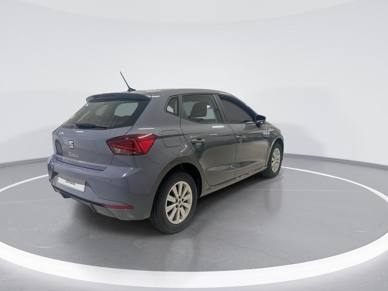 Seat IBIZA Style 1.0 EcoTSI 70 kW / 95 PK Hatchback 5 deurs 5 | Graphene grey | Apple Carplay | PDC | LM Wielen!