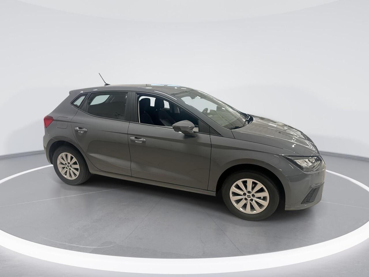 Seat IBIZA Style 1.0 EcoTSI 70 kW / 95 PK Hatchback 5 deurs 5 | Graphene grey | Apple Carplay | PDC | LM Wielen!