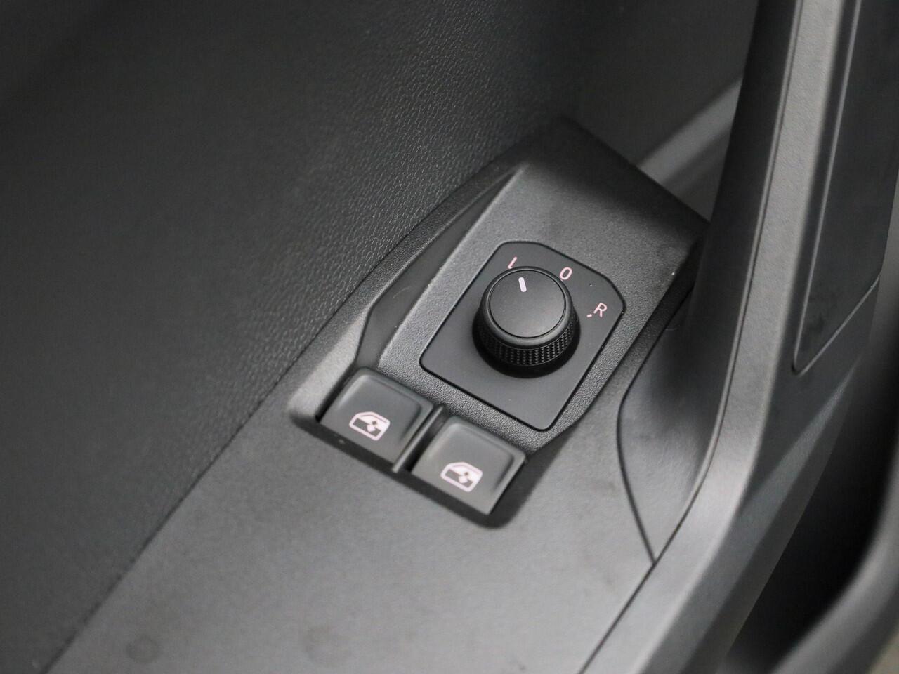 Seat IBIZA Style 1.0 EcoTSI 70 kW / 95 PK Hatchback 5 deurs 5 versn. handbak | Trekhaakvoorbereiding | HERWAARDERING! | Privatelease 340,- |