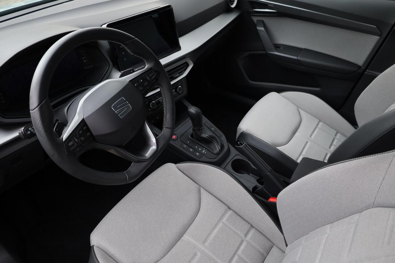 Seat IBIZA 1.0 EcoTSI FR Business Connect 115PK / 85kW, Achteruitrijcamera, Apple Carplay & Android Auto, verwarmbare voorstoelen, Keyless Entry, dodehoekdetectie, full LED koplampen, navigatie, draadloos telefoon laden, groot digitaal instrumentenpaneel (Virtual Co