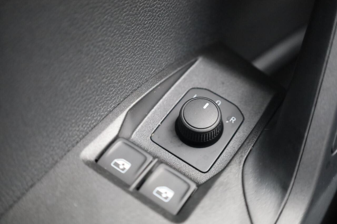 Seat IBIZA 1.0 EcoTSI Reference 95PK / 70kW Apple Carplay & Android Auto, volledig digitaal instrumentenpaneel, full LED koplampen, parkeersensoren achter, airco, cruise control, 15'' LMV 'Enjoy'