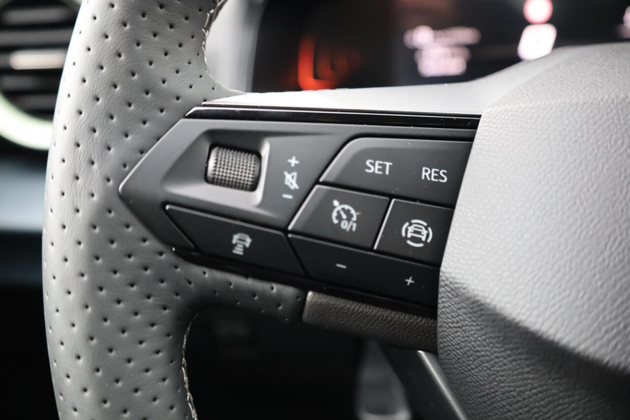 Seat IBIZA 1.0 EcoTSI Style Plus 95PK / 70kW, Apple Carplay & Android Auto, adaptive cruise control (ACC), draadloos telefoon laden, full LED koplampen, grootlichtassistent, volledig digitaal instrumentenpaneel, parkeersensoren achter, 15'' LMV 'Design'